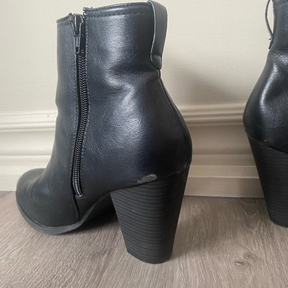 Spring Boots - Picture 3 of 4